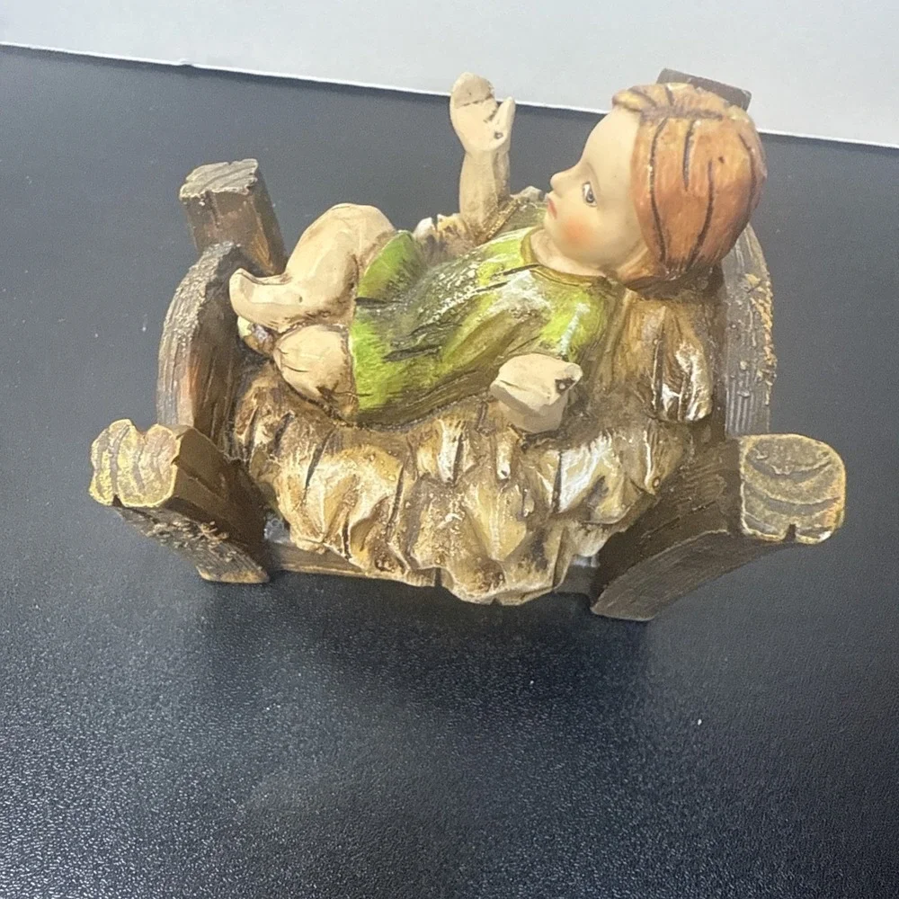 VINTAGE  NATIVITY MANGER BABY JESUS FIGURINE Christmas‎